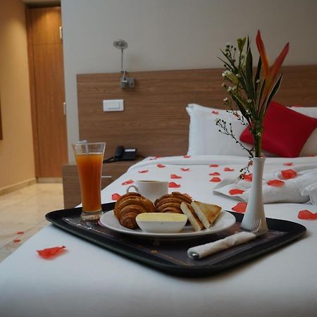 Hotel Astral Абиджан Екстериор снимка