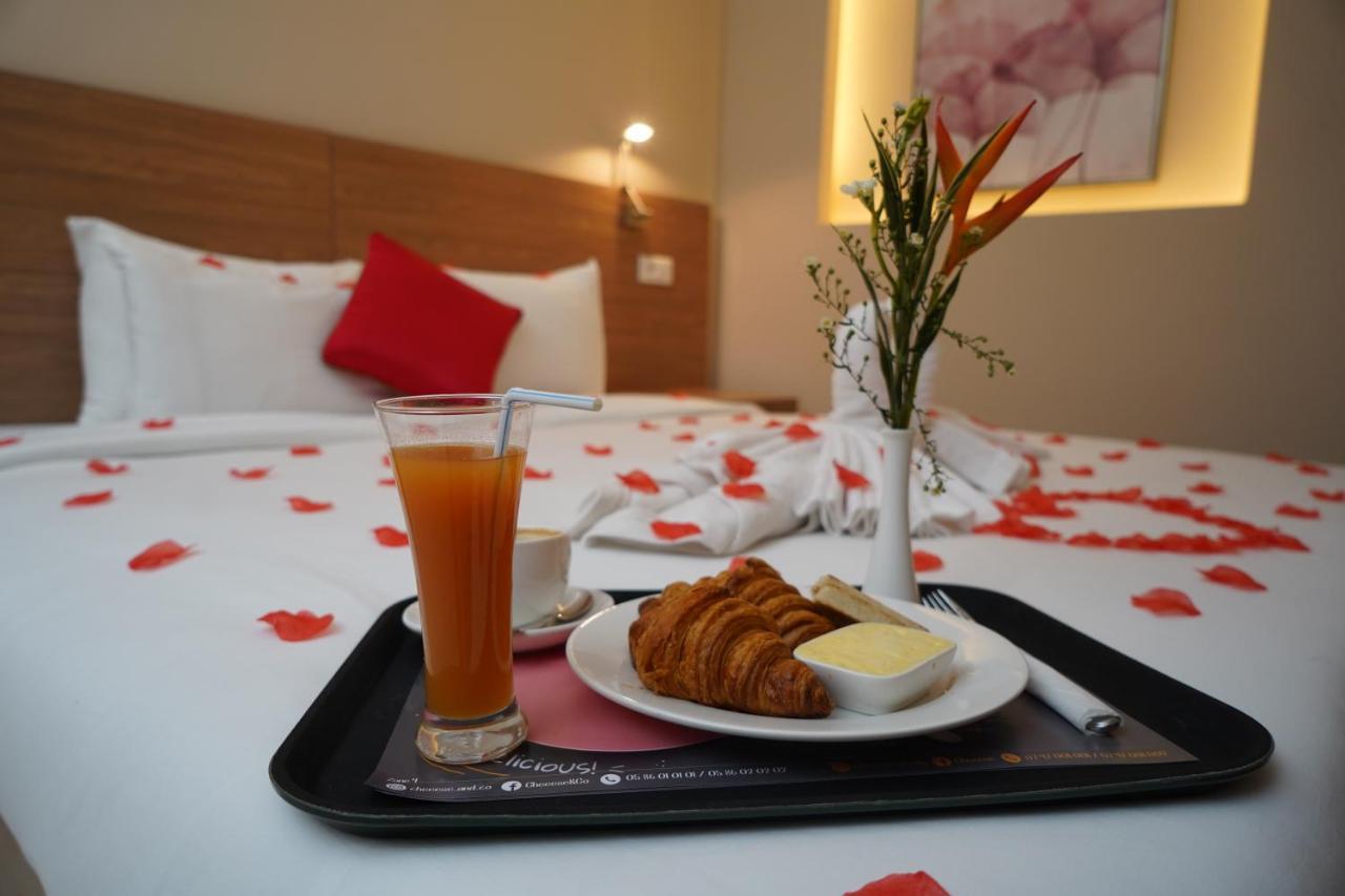 Hotel Astral Абиджан Екстериор снимка