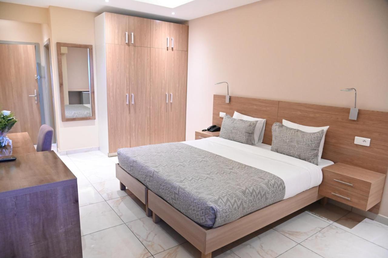 Hotel Astral Абиджан Екстериор снимка