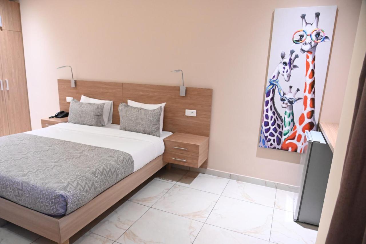 Hotel Astral Абиджан Екстериор снимка