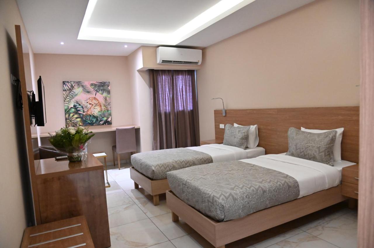 Hotel Astral Абиджан Екстериор снимка